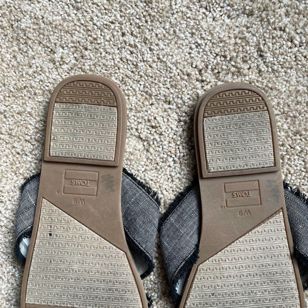 TOMS VIV Criss Cross Slides - Picture 6 of 8